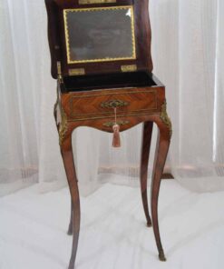 Napoleon III Side Table- mirror- styylish