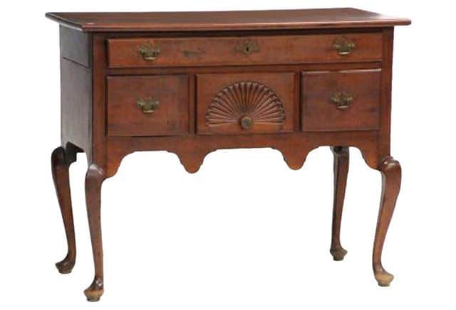 Dressing Table - 18th century American Lowboy