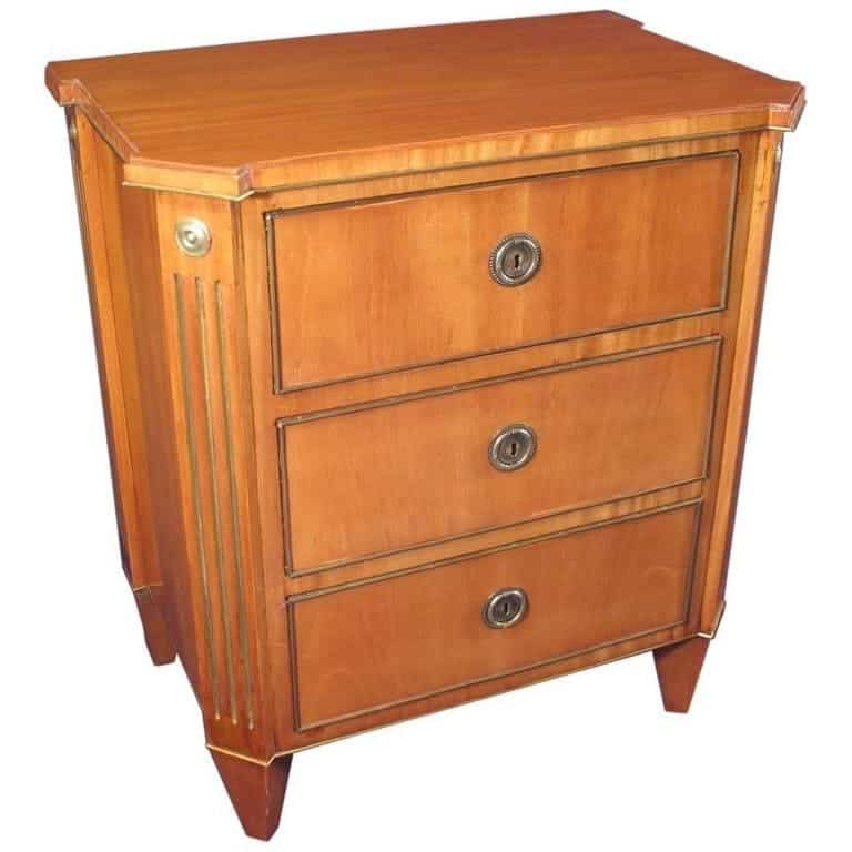 Gustavian - 19th-Century Gustavian Commode - Styylish