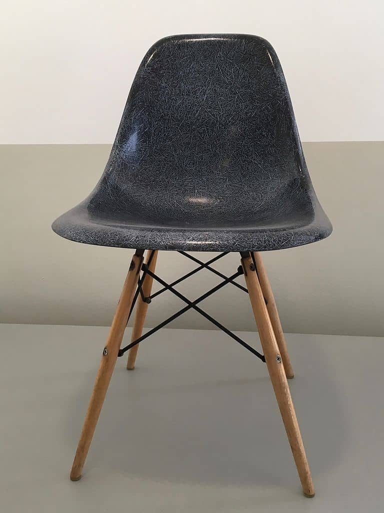 Charles_and_Ray_Eames_-_Bucket_chair_-_1950-1953_-_Boijmans_V_1680_KNV