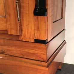 Biedermeier Wardrobe walnut- column base- styylish