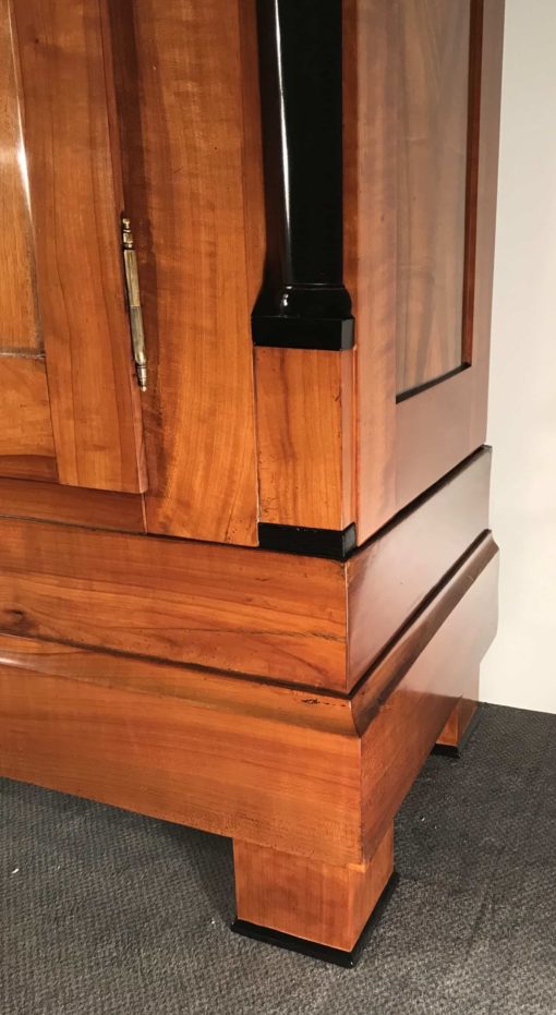 Biedermeier Wardrobe walnut- column base- styylish