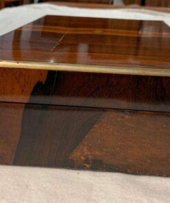 Regency Box - Side Detail - Styylish