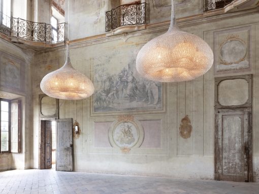 Large Chandelier Luce- in a palacio- styylish