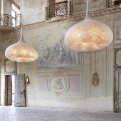 Large Chandelier Luce- in a palacio- styylish