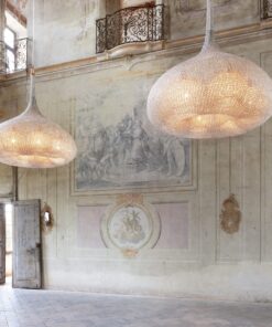 Large Chandelier Luce- in a palacio- styylish