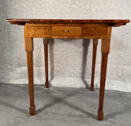 Louis XVI card table- view of the table from the front- styylish