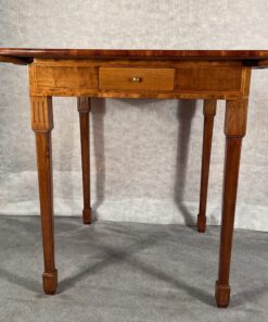 Louis XVI card table- view of the table from the front- styylish