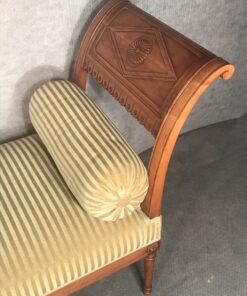Neoclassical Daybed- view of the right armrest- Styylish