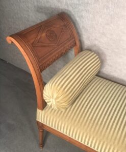 Neoclassical Daybed- view of the left armrest- Styylish