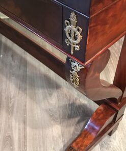 French Console Table- detail of the right side- Styylish