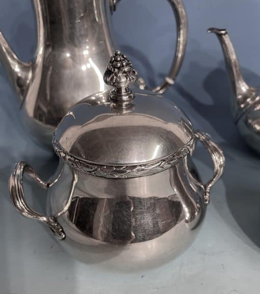 Coffee and Tea Set Silver- detail of the sugar bowl- Styylish