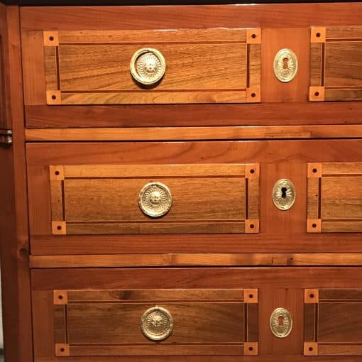 Louis XVI Chest of drawers- detail of the drawers- Styylish