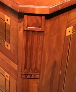 Louis XVI Chest of drawers- detail of the right corner- Styylish