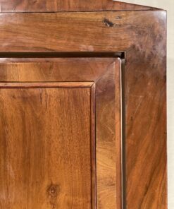 Psyche Mirror- detail of the walnut veneer- Styylish