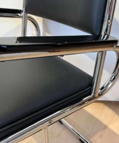 Bauhaus Cantilever Armchair - Armrest Detail - Styylish