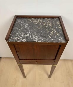 Early 19th Century Nightstand - Top Detail - Styylish
