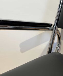 Bauhaus Cantilever Armchair - Black Lacquer Armrest Detail - Styylish