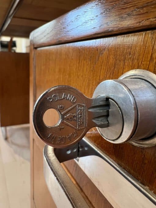 Bauhaus Desk by Mücke-Melder - Key Detail - Styylish