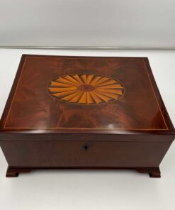 Large Victorian Box - Top Detail - Styylish