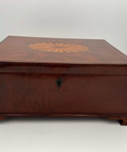 Large Victorian Box - Edge Detail - Styylish