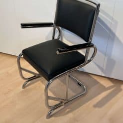 Bauhaus Cantilever Armchair - Side Profile - Styylish