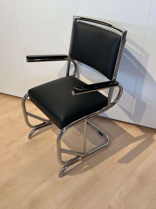 Bauhaus Cantilever Armchair - Side Profile - Styylish