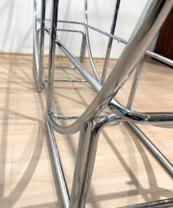 Bauhaus Style Shelving Unit - Steel Frame Close-Up - Styylish