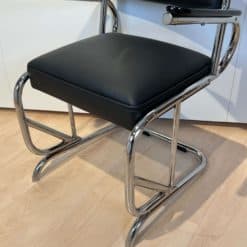 Bauhaus Cantilever Armchair - Bottom Detail - Styylish