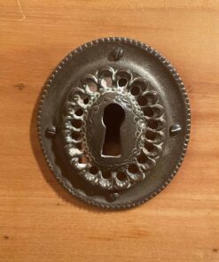 Louis XVI Buffet - Keyhole Detail - Styylish