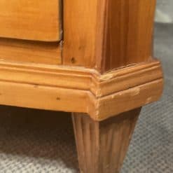 Louis XVI Buffet - Foot Detail - Styylish