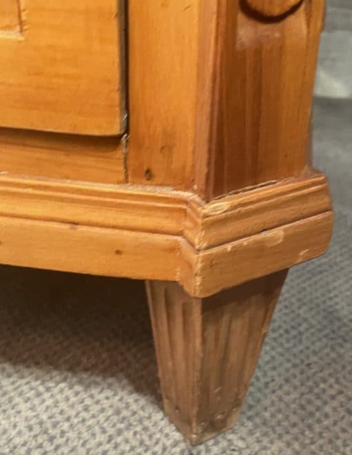 Louis XVI Buffet - Foot Detail - Styylish