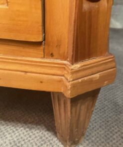 Louis XVI Buffet - Foot Detail - Styylish