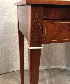 Small Neoclassical Desk- detail view of the corner- Styylish