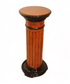 Neoclassical Rotating Pedestal - Styylish