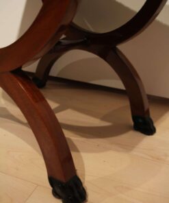 Large Antique Stool - Feet Detail - Styylish