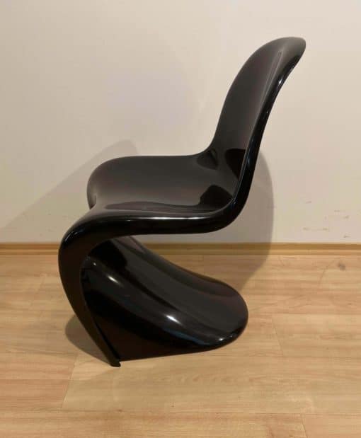 Space Age Cantilever Chair - Side - Styylish