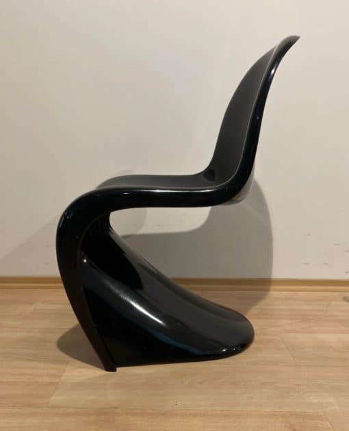 Space Age Cantilever Chair - Side Perspective - Styylish