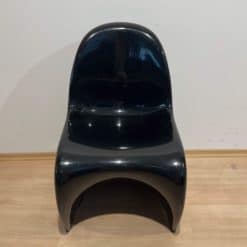 Space Age Cantilever Chair - Front View - Styylish