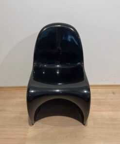 Space Age Cantilever Chair - Front View - Styylish