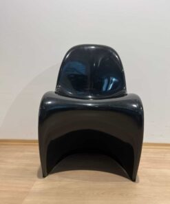 Space Age Cantilever Chair - Front View - Styylish