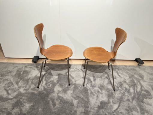 Pair of 3105 Mosquito Chairs - Facing Each Other - Styylish