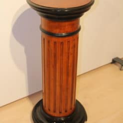 Neoclassical Rotating Pedestal - Next to the Wall - Styylish