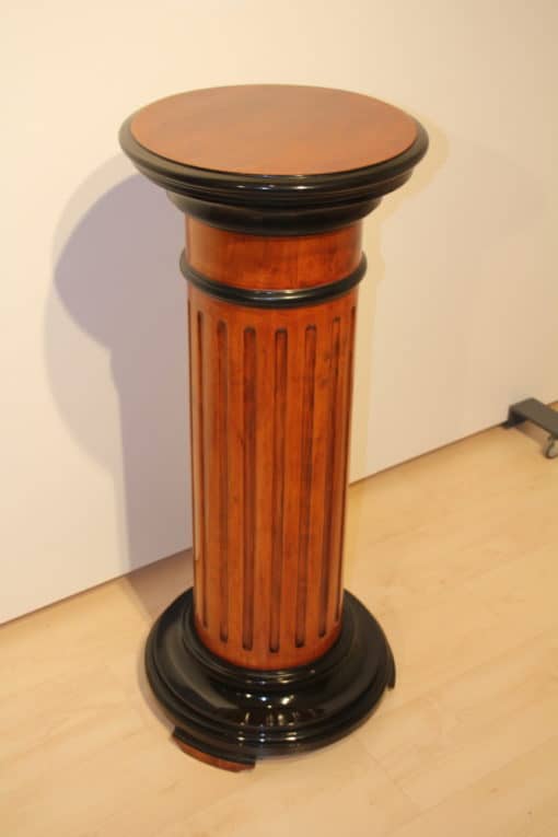 Neoclassical Rotating Pedestal - Next to the Wall - Styylish