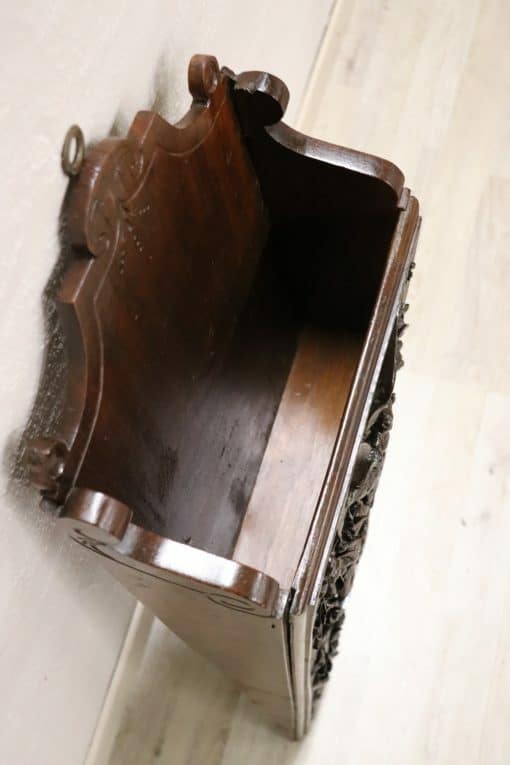 Renaissance Style Magazine Rack - Interior - Styylish