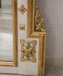 Gilded Wood Mirror - Bottom of Frame Detail - Styylish