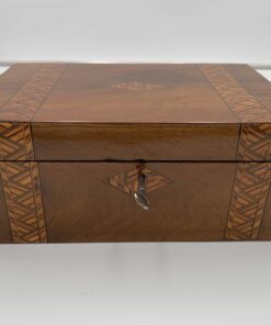 Walnut Box with Inlays - Keyhole - Styylish