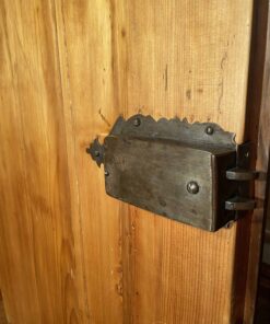 18th century Baroque Armoire - Latch - Styylish