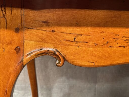 18th century Baroque Table - Wood Detail - Styylish