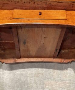 18th century Baroque Table - Underneath - Styylish